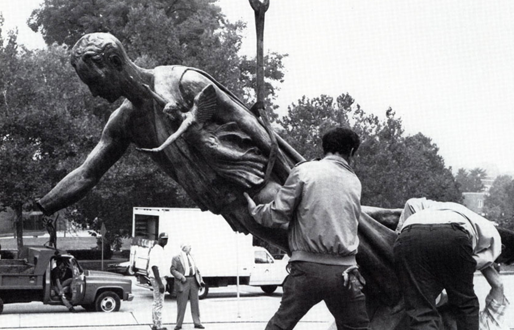 In October 1990, a gas explosion blew the statue off its base and broke off the hand holding the torch.
